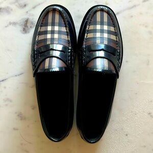 New Burberry loafers Size 8.5 fits like 7.5
